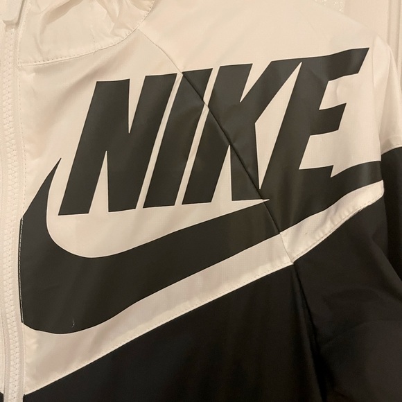 Nike Junior (L) Black & White Windbreaker Jacket - Picture 10 of 10